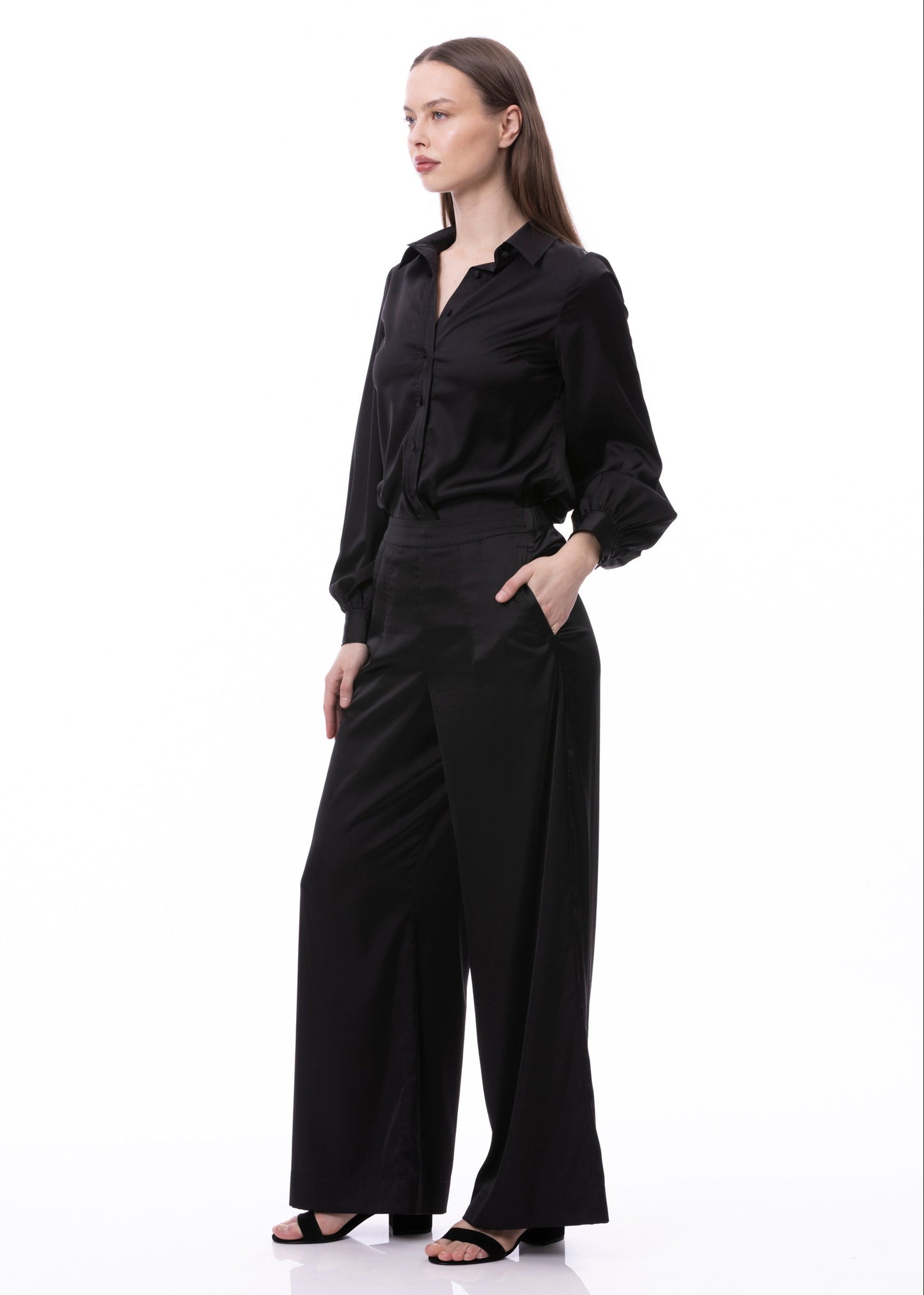 Pantalones Palazzo de satén negros lisos de pernera ancha con detalle de pinzas fruncidas