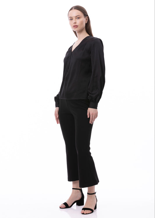 Schwarze Bluse mit V-Ausschnitt, Plisseedetails und Ballonärmeln
