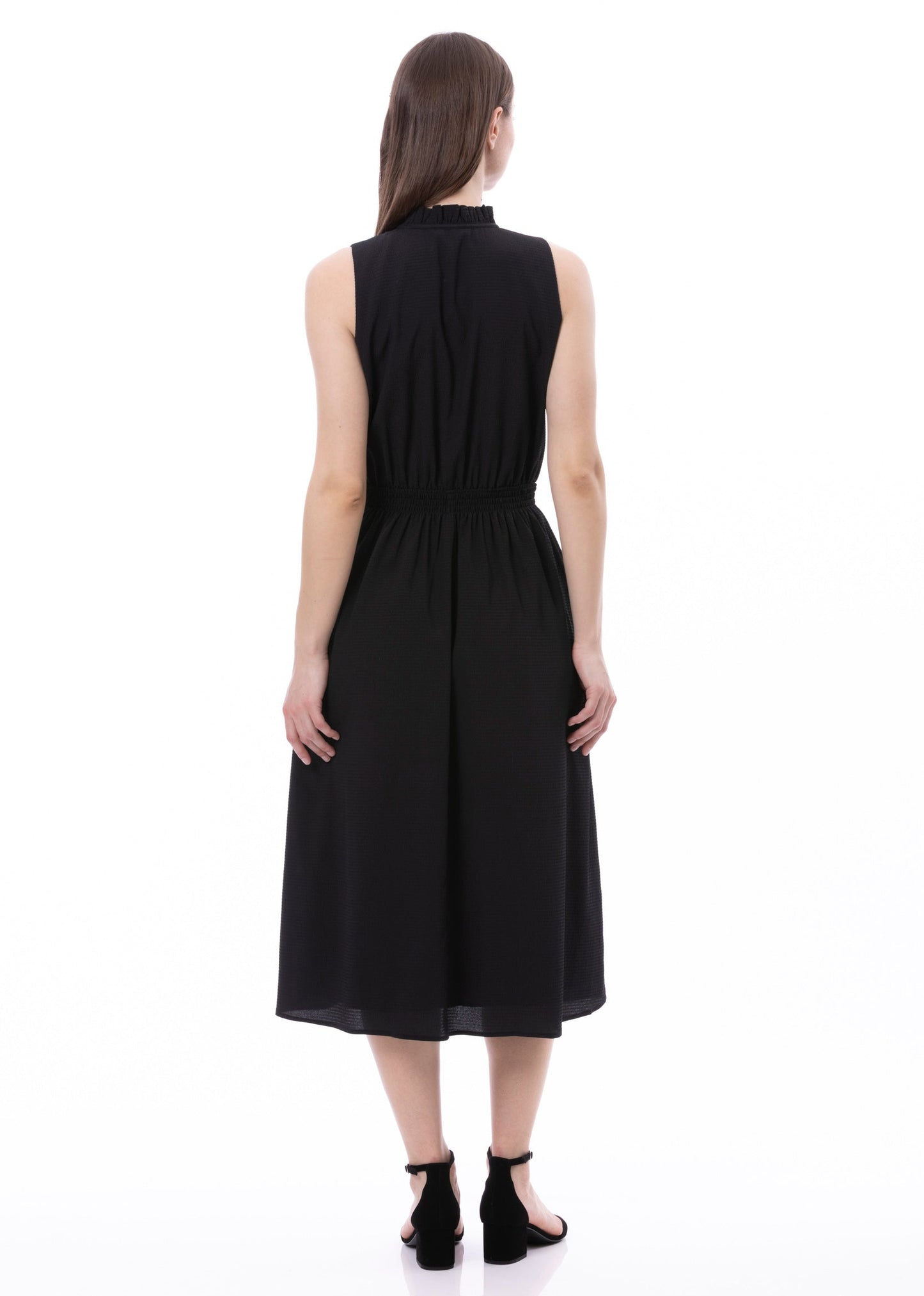 Vestido sin mangas con cintura fruncida, lazo delantero y bolsillos en negro liso
