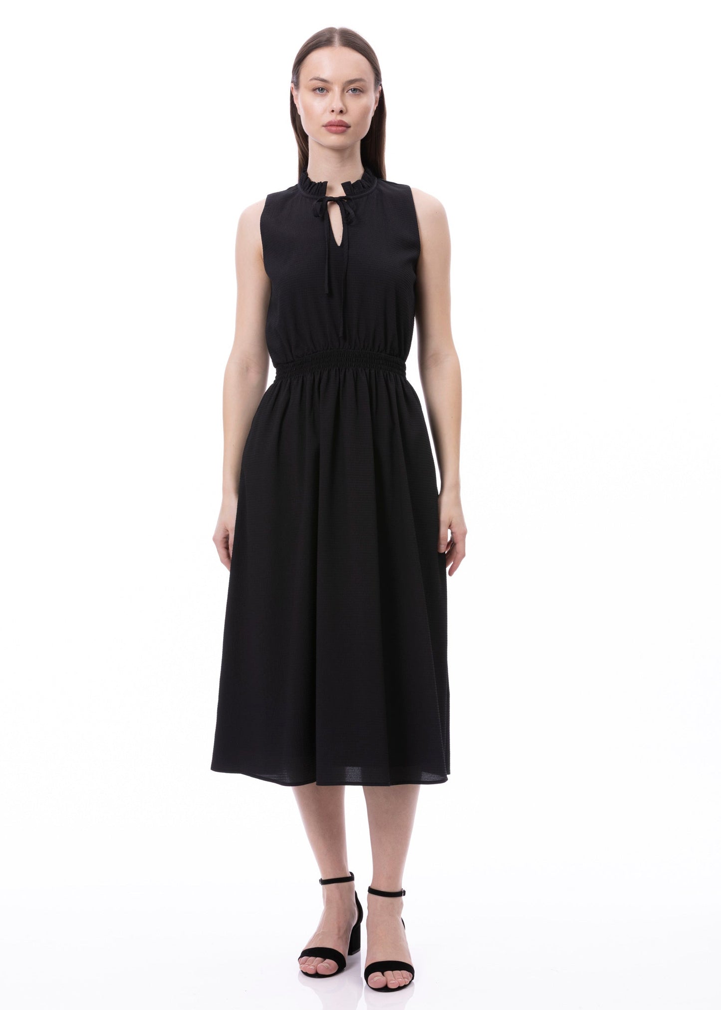 Vestido sin mangas con cintura fruncida, lazo delantero y bolsillos en negro liso